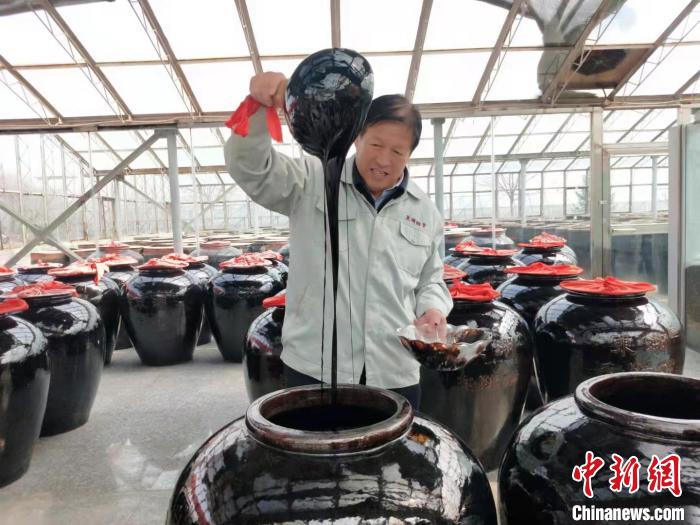 坚守纯粮酿制独特工艺酿制的老陈醋。　杨佩佩 摄