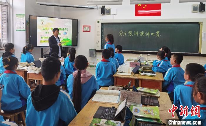“聆听一小时”项目组2020年在山东 《聆听一刻》节目组供图
