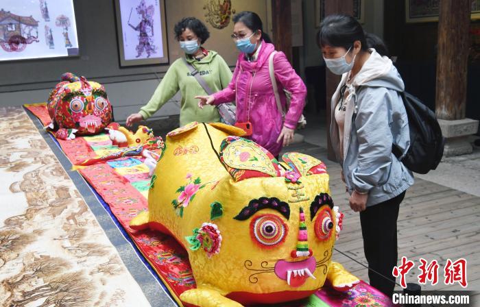 福建陕西传统民间工艺交流展福州开幕